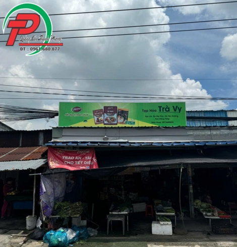 Bảng hiệu tiệm tạp hóa